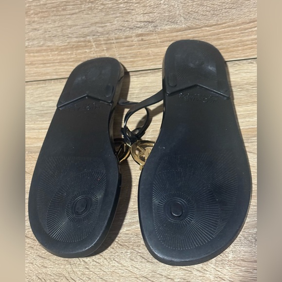 Michael Kors Sandals Black Gold Emblem logo charm women’s size 9 shoes flip flop - Picture 3 of 4
